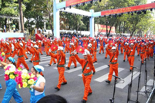 Tại Việt Nam nghỉ lễ lao động liền với ngày 30/04 - Giải phóng miền Nam