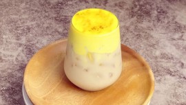 Cách làm trà sữa kem trứng cháy thơm béo ngon quên lối về