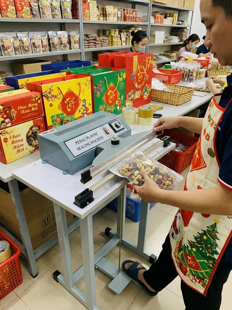 may-han-mieng-tui-dap-chan-fre-giup-tao-ra-cac-goi-qua-tet-chat-luong-cao-nhu-the-nao Các Tính Năng Vượt Trội Của Máy Hàn Miệng Túi Dập Chân FRE, Từ Khả Năng Hàn Chặt Đến Tính Năng Dễ Sử Dụng