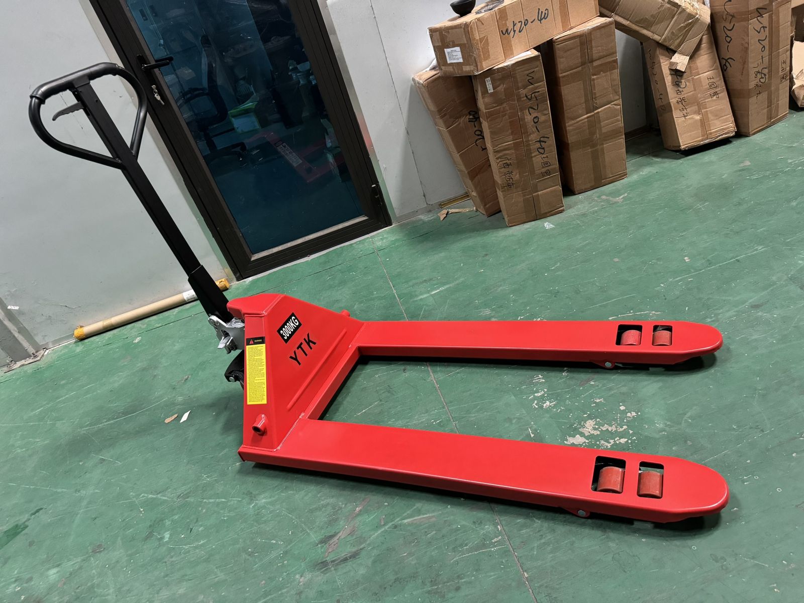 Xe nâng tay thấp YTK dùng trong kho