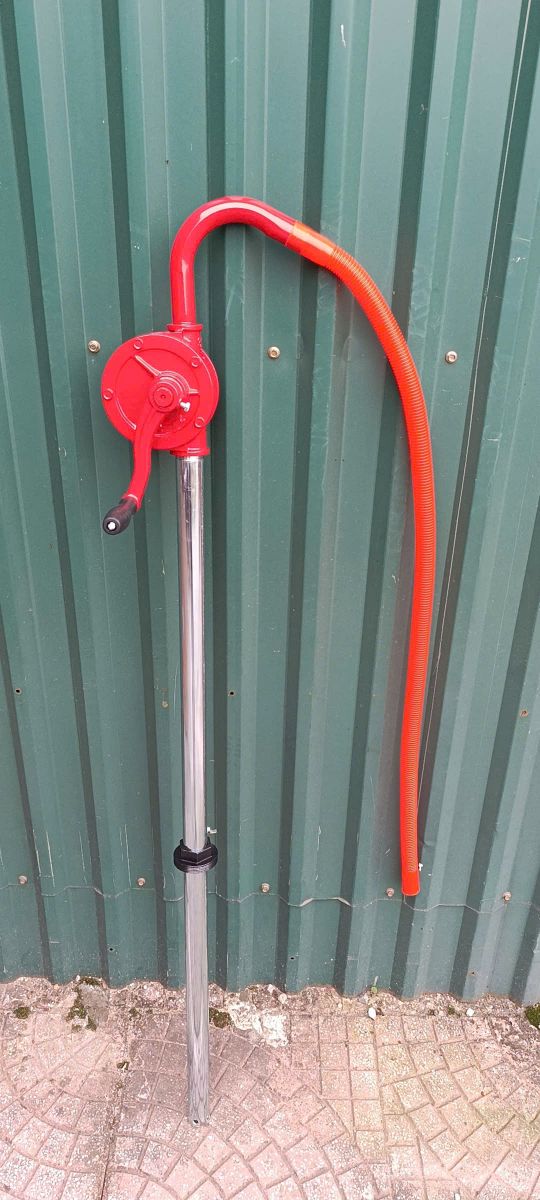 bơm dầu quay tay gang